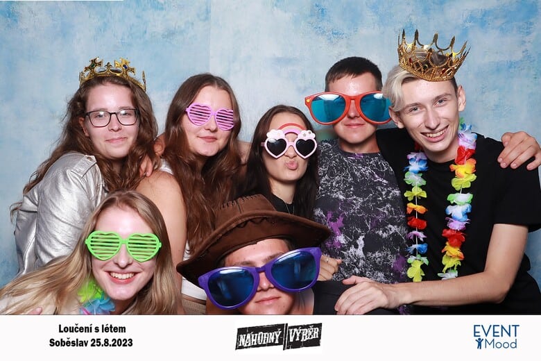 Fotografie hostů z fotokoutku na plese v Soběslavi